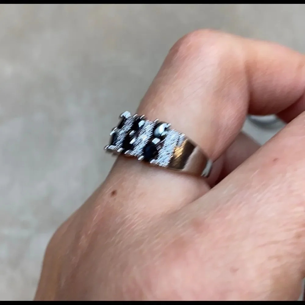 - Authentic Pure Silver Color Band Promise ring - Picture 8 of 8